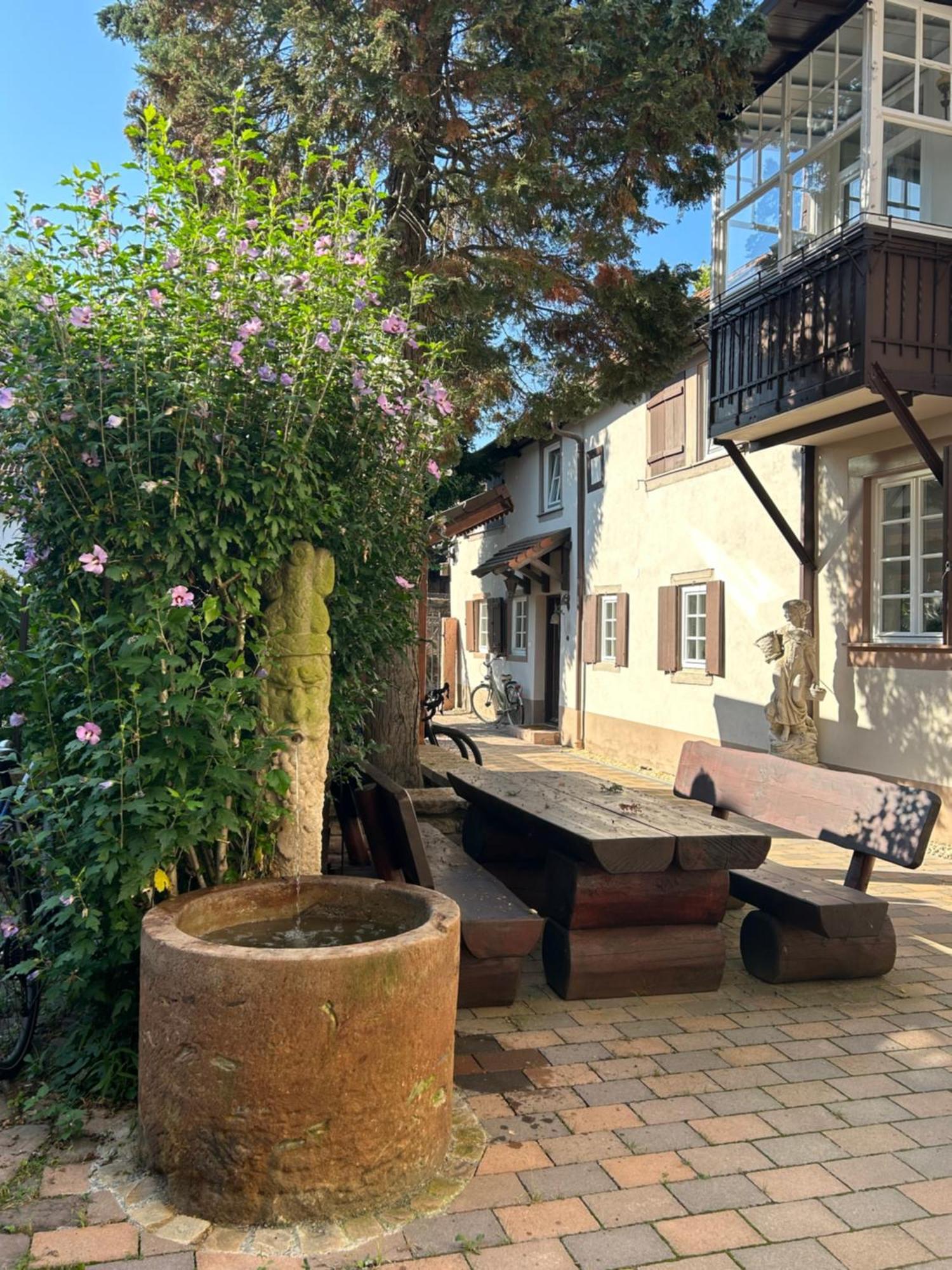 Exklusives Haus, Ruhig Gelegen Im Innenhof, Zentral, Lichtdurchflutet Zustellbett,Babybett Bei Bedarf Karlsruhe Exterior photo